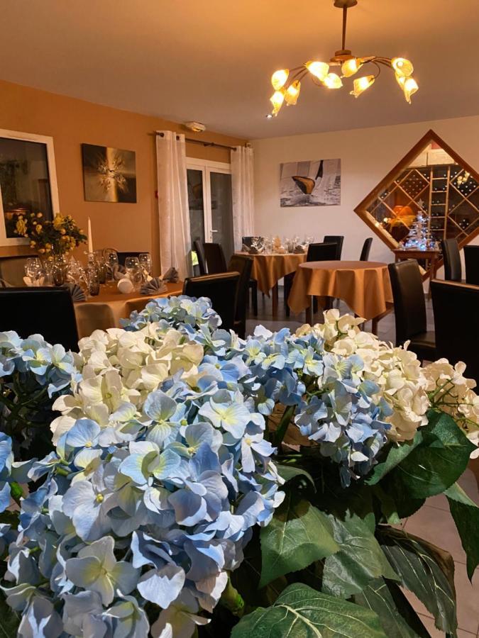 Hotel - Restaurant L'Hortensia Noyalo Exteriör bild