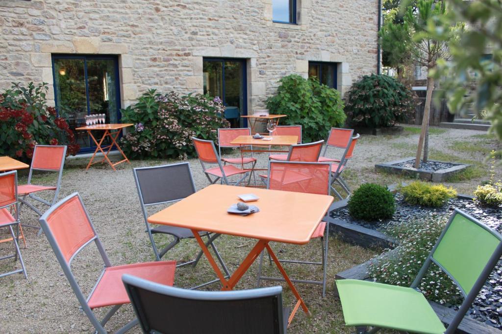 Hotel - Restaurant L'Hortensia Noyalo Exteriör bild